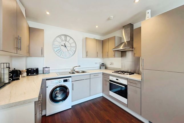 20, Falcon Way, Berkshire photo 4
