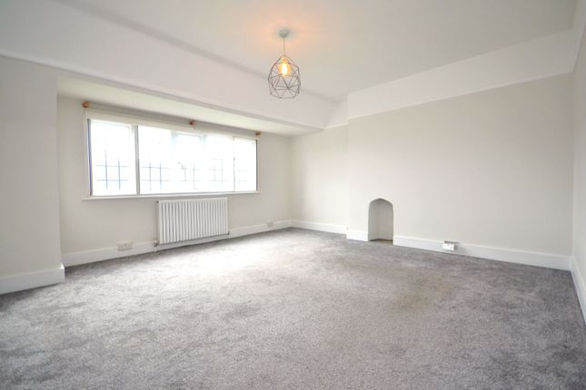 Flat to rent in Thanet Court, Queens Drive, London