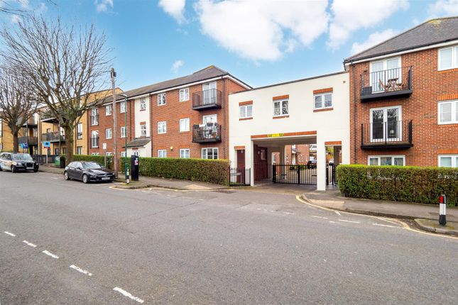 Flat for sale in Lind Road, Sutton