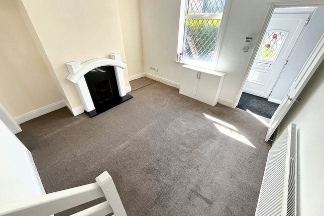 352 Hollins Lane, Bury photo 3