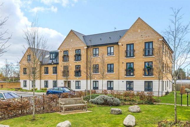 Thumbnail Flat for sale in 21 Orchard Farm Avenue, East Molesey