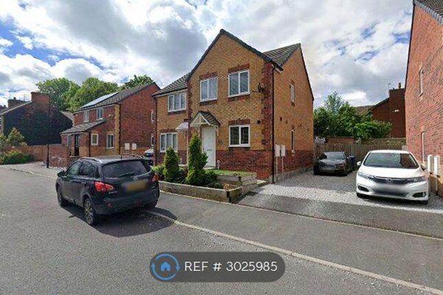 2-bed house on St Peters Drive, Askern, Doncaster, £925/mo