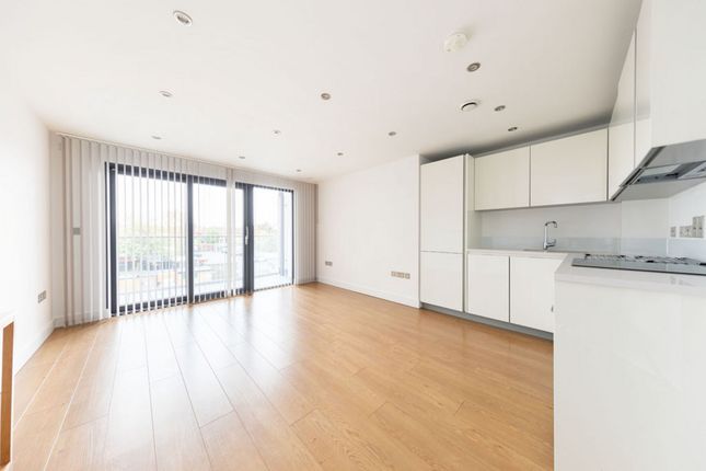 39, Loughton, IG10 photo 3