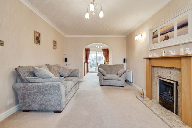 28, Captain Lees Gardens, Bolton photo 3