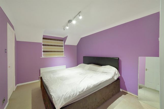 62, Priory Field Drive, Edgware photo 4