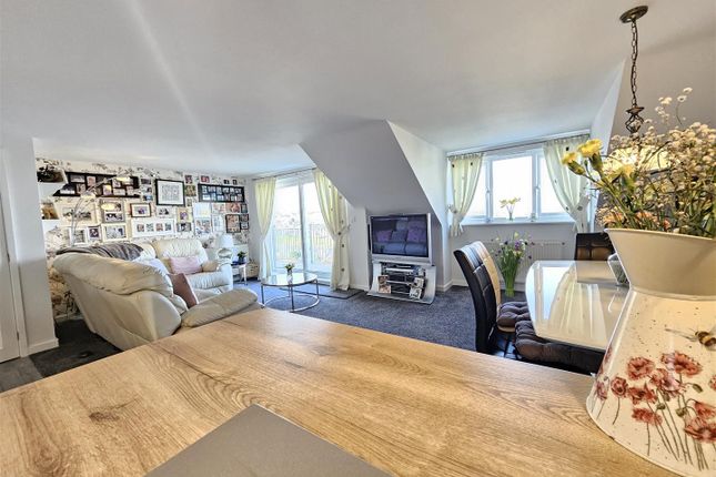 Flat 3, 2 Lamorne Close, Grannys Lane, Perranporth photo 4
