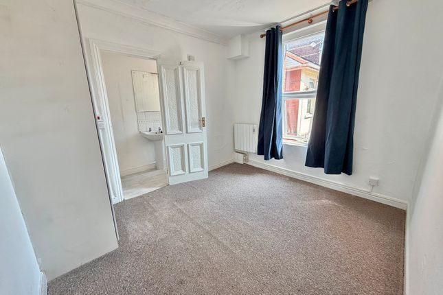 Flat 4, 20 Walnut Road, Torquay photo 3