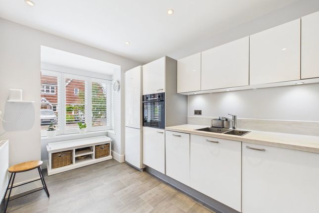 29, Highwood Crescent, Horsham photo 3