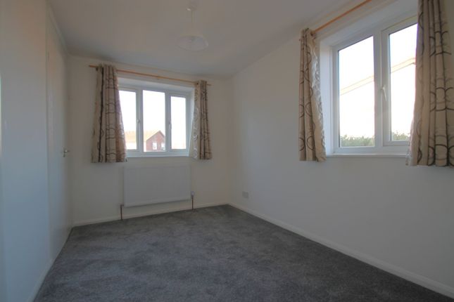 25, Blunden Close, DAGENHAM photo 4