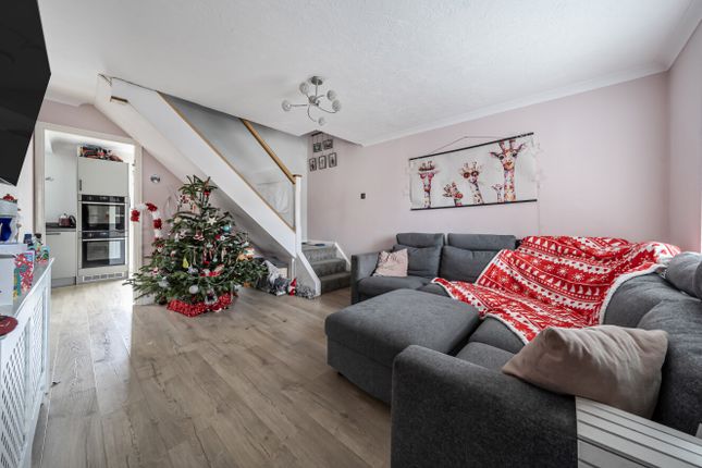 40, Rushmoor Gardens, Reading photo 2