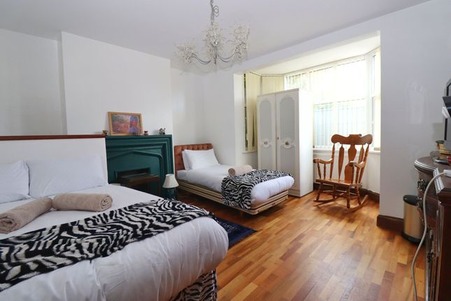 11 Barnes Avenue, Margate photo 3
