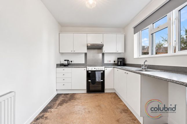 4, Fortin Path, South Ockendon photo 3