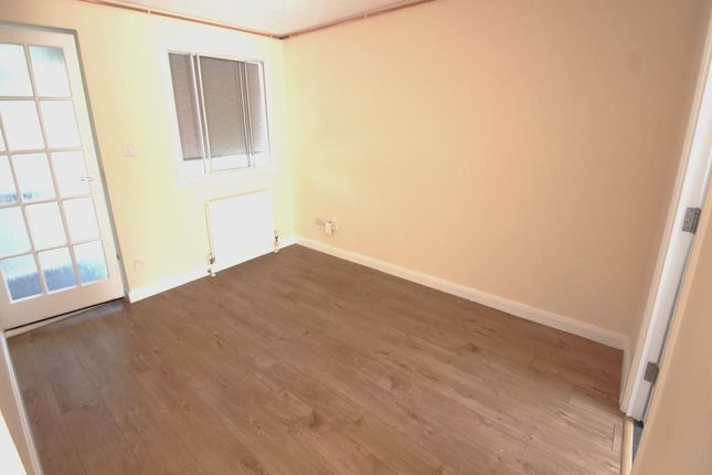 206, Gladbeck Way, Enfield Town photo 5