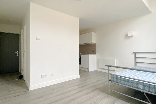 Thumbnail Studio to rent in Buckingham Place, Brighton