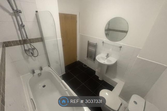 Flat, Queen St Morley, Leeds photo 5