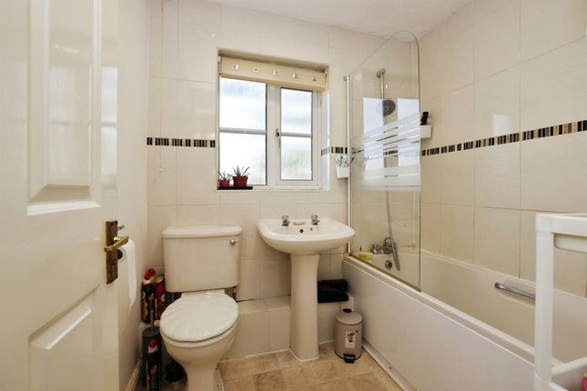 8, Dawbeney Drive, Salisbury photo 3