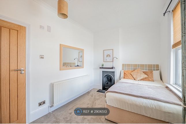 Room   Eastbourne Road, Trowbridge photo 4