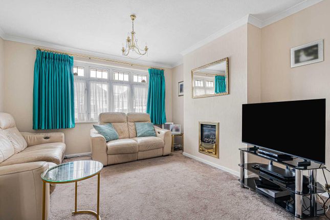 22, Knoll Drive, London photo 3