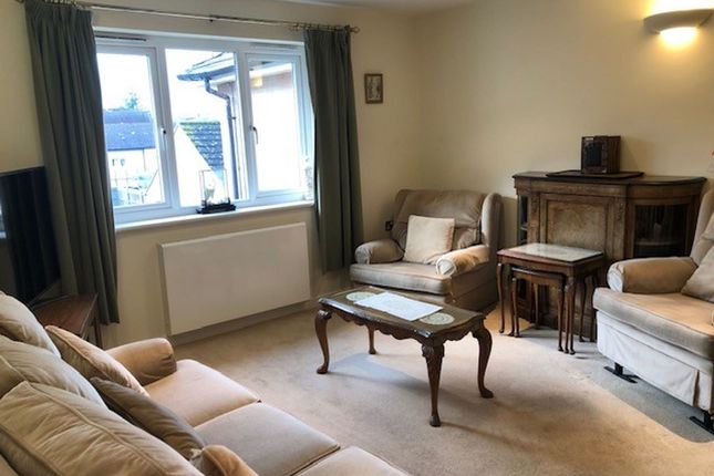 Flat 13, Summersbee Court, Thame photo 2