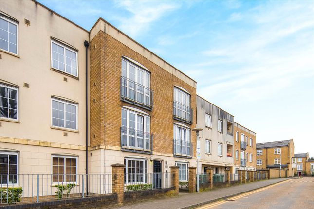 Flat for sale in Cherrywood Close, Bow, London