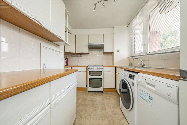 2, Eastleigh Walk, Roehampton photo 3