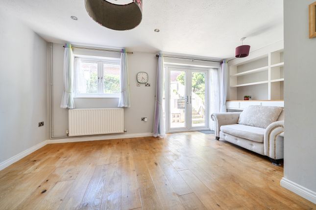 25, Falcon View, Hampshire photo 2