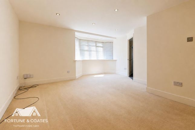 59, Chelsea Gardens, Harlow photo 4