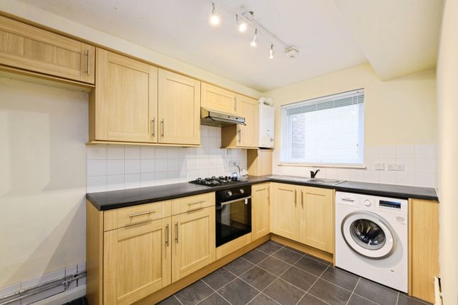 2-bed flat on Flat 1, Hawthorn Court, 148, St. James Road, Sutton, £300,000