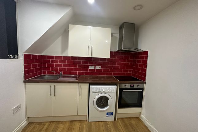Studio to rent in Millstone Lane, Leicester