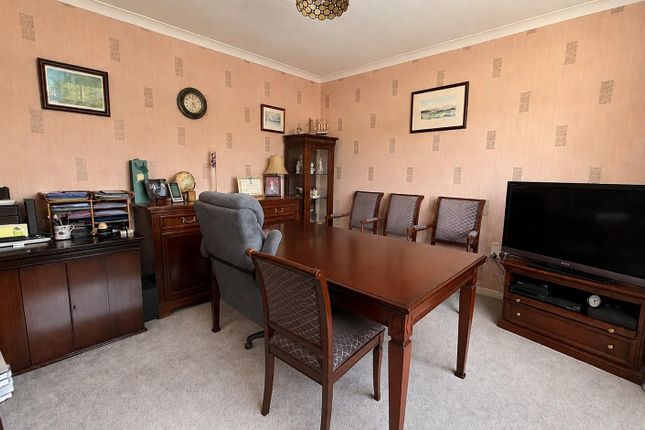 13, Leopold Avenue, Farnborough photo 4