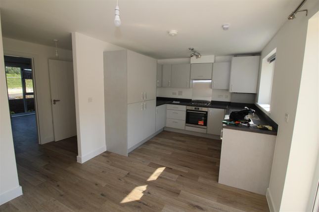50, Bayes Avenue, Colchester photo 4