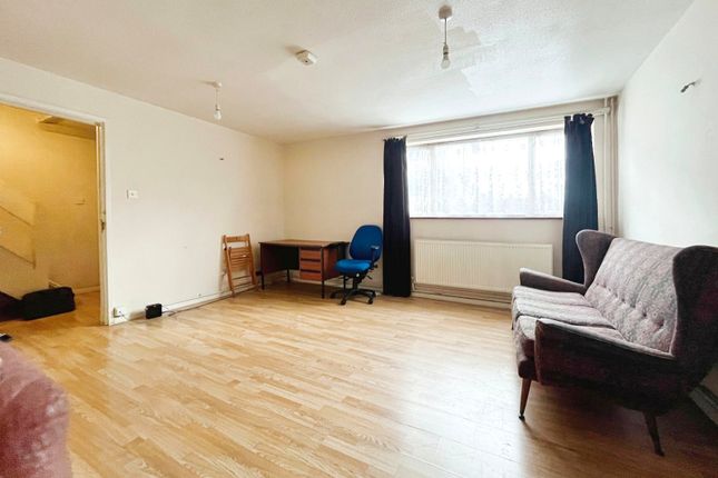 End terrace house for sale in Garvary Road, London