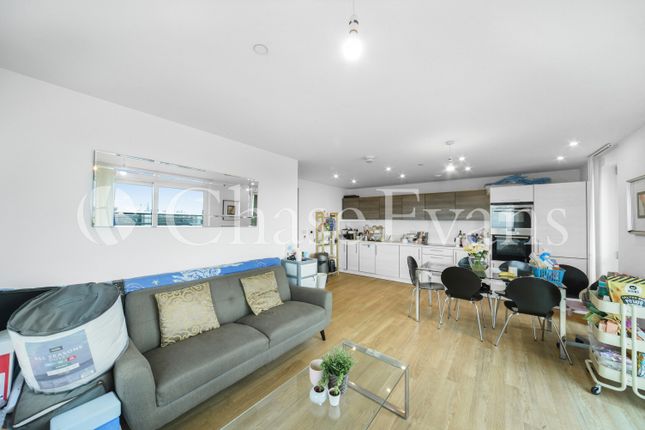 Flat for sale in Marner Point, Jefferson Plaza, Bromley-By-Bow