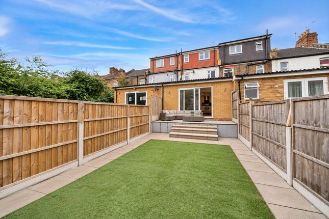 104 Landseer Avenue, London photo 3