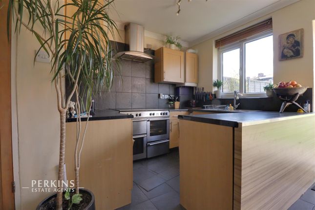 14, Hurley Road, Greenford photo 4