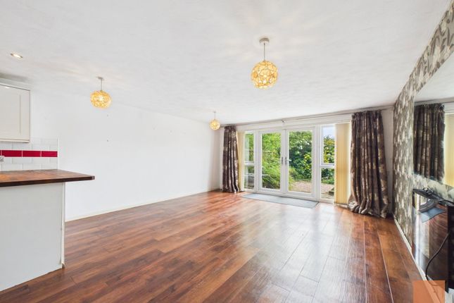 38, Ellen Close, Mount Hawke photo 2