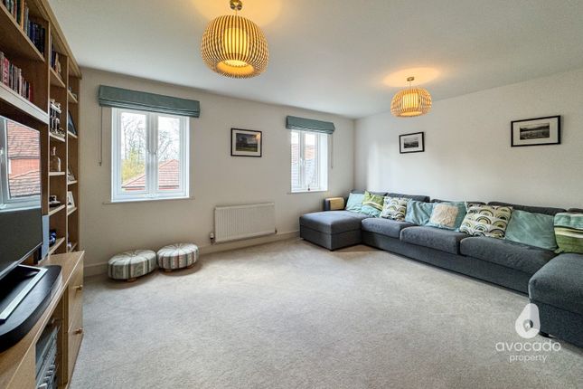 5 Appleton Way, Shinfield, Berkshire photo 4