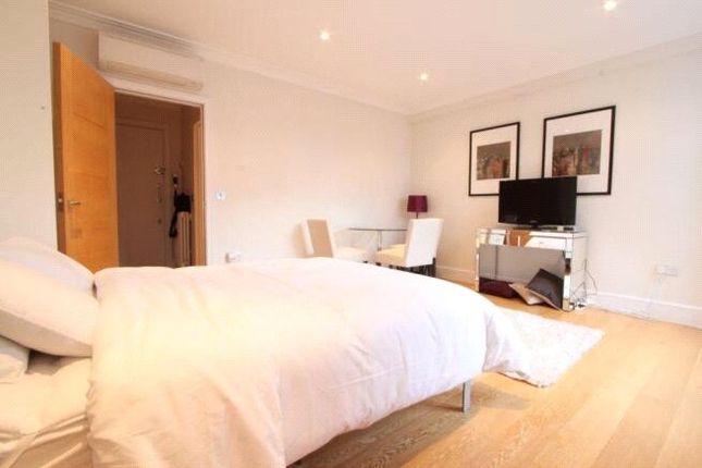 Flat 96, Forset Court,, Edgware Road, London photo 2