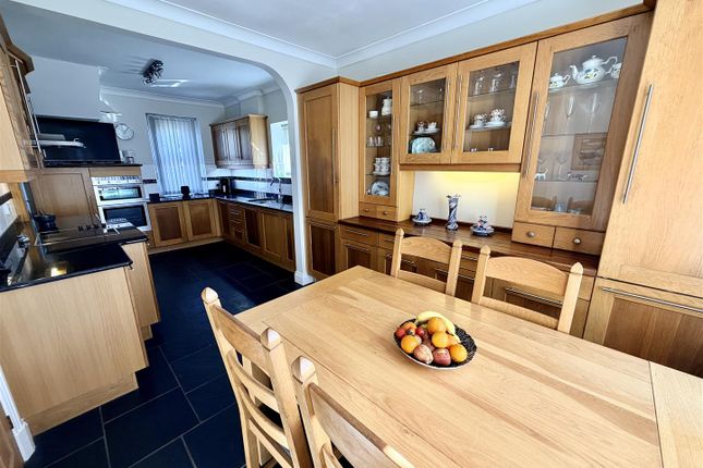 2, Waterloo Terrace, Ammanford photo 3