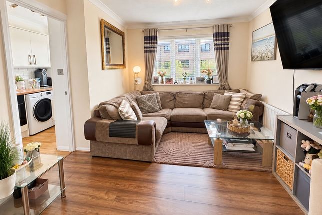 75 Vignoles Road, Romford photo 2