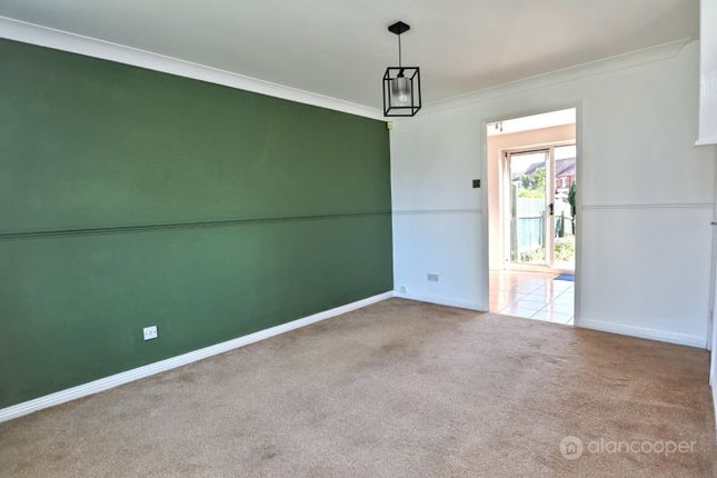 30 Lomond Way, Nuneaton, Warwickshire photo 2