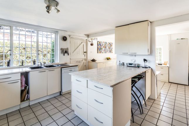 Pond Cottage,, The Green, Guildford photo 4