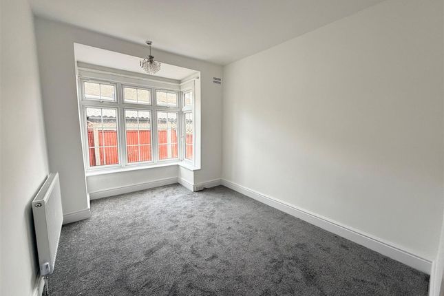 1 Grasmere Avenue, Luton photo 4