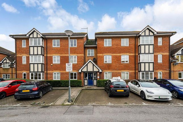 Thumbnail Flat for sale in Redwood Gardens, Chingford