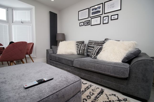 Thumbnail Flat to rent in 27 Mackintosh Place, Cardiff, Caerdydd