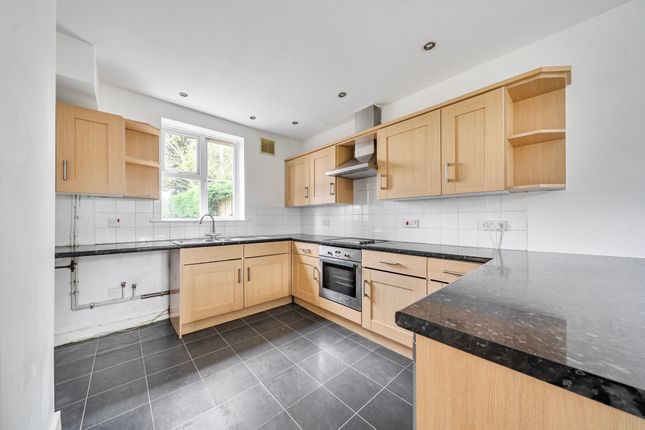 54, Lancaster Square, Lyneham photo 2