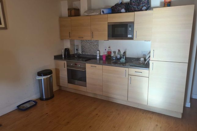 Flat 33, Pinnacle House, 15, Heritage Avenue, London photo 2