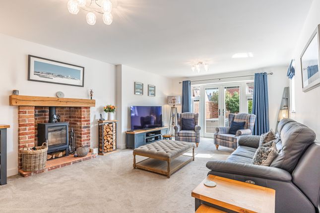 9 Kestrel Drive, Holt photo 3