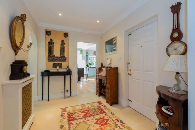 11, Palmerstone Court, Virginia Water photo 2