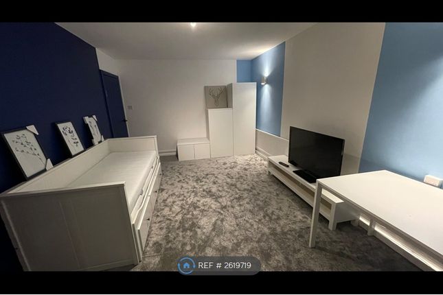 Studio Room